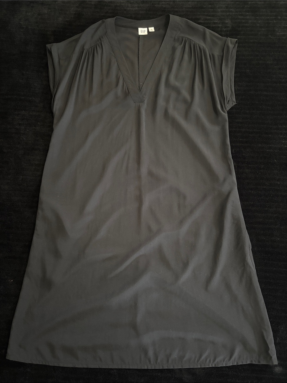 GAP Black V-Neck Midi Dress w 2 large pockets